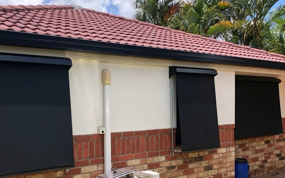 Auto Lock Arm Awnings